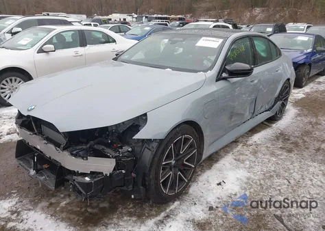 2026 BMW M5 z USA, uszkodzony, nr VIN WBS83FK0XTCV28876